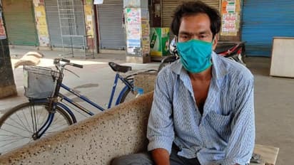 স্ত্রীর মৃত্যুতে সাড়ে চার বছর জেলে, বেরিয়ে এসে লকডাউনে বাসস্ট্যান্ডে আটকে যুবক