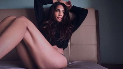 ഹോട്ട് ഫോട്ടോഷൂട്ടുമായി ശ്രുതി മേനോൻ; ചിത്രങ്ങള്‍ വൈറല്‍