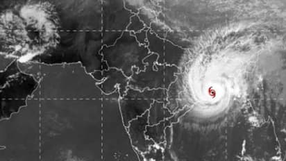 দফায় দফায় বৈঠক, সাইক্লোন মোকাবিলায় একাধিক পদক্ষেপ পুরসভা ও কলকাতা পুলিশের