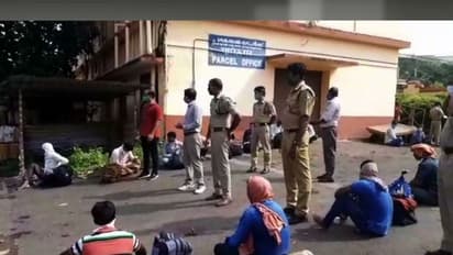 നാട്ടിലെത്താൻ വഴി തേടി: കണ്ണൂർ റെയിൽവേ സ്റ്റേഷനിൽ അതിഥി തൊഴിലാളികളുടെ പ്രതിഷേധം