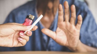 സിഗരറ്റ് കത്തിച്ച് നല്‍കിയില്ല; സഹോദരിയുടെ മകനെ  അമ്മാവന്‍ കത്തികൊണ്ട് കുത്തി