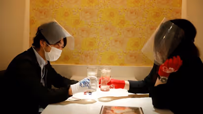 మరో మూడు రోజుల్లో తెరుచుకోనున్న రెస్టారెంట్లు.. ఎలా కూర్చోవాలి?