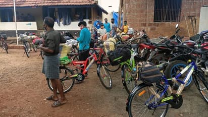 മലപ്പുറത്ത് നിന്ന് ഒഡീഷയിലേക്ക് സൈക്കിളില് യാത്ര; അതിഥി തൊഴിലാളികളെ പൊലീസ് മടക്കി അയച്ചു