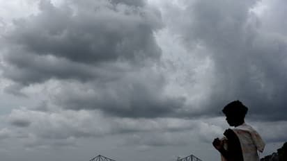 নিম্নচাপ অক্ষরেখার অবস্থান, দুই বঙ্গে ভারী বর্ষণের পূর্বাভাস, সতর্কতা উত্তরবঙ্গে