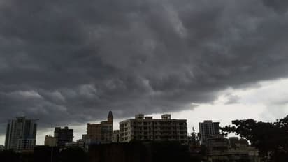 বিকেলের পর প্রায় ৫০ কিমি বেগে ধেয়ে আসতে পারে ঝড়, সঙ্গে ভারী বৃষ্টির পূর্বাভাস