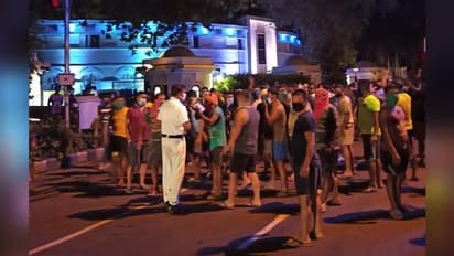 করোনায় সুরক্ষাবিধি নিয়ে  বিক্ষোভের জের, বদলি ১৩ পুলিশকর্মীর