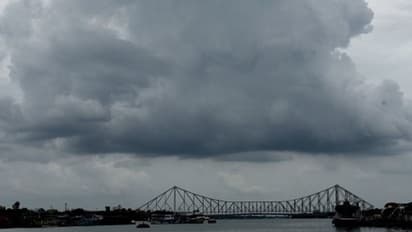 আকাশ কালো করে নামবে ঝেঁপে বৃষ্টি, বৃহস্পতিবার থেকে বৃষ্টি শুরু দক্ষিণবঙ্গে