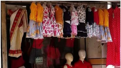 സംസ്ഥാനത്ത് കടകള് പ്രവര്ത്തിച്ച് തുടങ്ങി; ബഹുനില ഷോപ്പിംഗ് കോംപ്ലക്സുകളില് പകുതി കടകള് മാത്രം