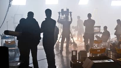 চোখ রাঙাচ্ছে করোনা, ভয়ানক ছবি মহারাষ্ট্রে, এবার কড়া নির্দেশ জাড়ি সিনে দুনিয়ায়