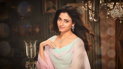 சொட்ட சொட்ட மழையில் நனைந்தபடி... ஆனந்தமாக உடல் பயிற்சி செய்யும் தமன்னா..!