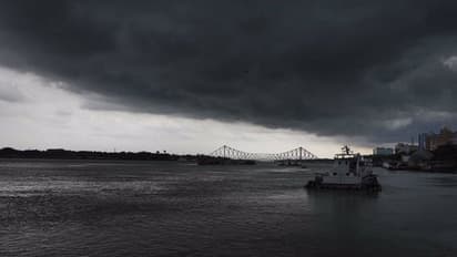 সকাল থেকে মেঘলা আকাশ, বজ্রবিদ্যুৎ সহ বৃষ্টির পূর্বাভাস কলকাতা সহ রাজ্য়ে