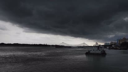 അറബിക്കടലിൽ ഇരട്ട ന്യൂനമർദത്തിന് സാധ്യത; വ്യാഴാഴ്ച മുതല്‍ മത്സ്യബന്ധനത്തിന് വിലക്ക്