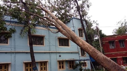 ఆంఫన్ తుఫాన్ ఎఫెక్ట్: నీట మునిగిన కోల్కత్తా ఎయిర్ పోర్టు, 15 మంది మృతి