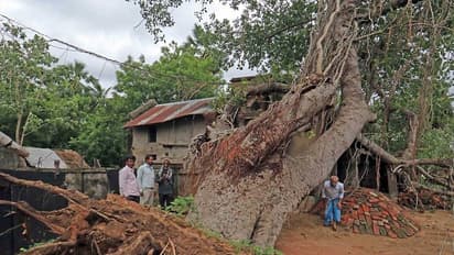 നാശം വിതച്ച് ഉംപുണ്‍; ഇന്ത്യയില്‍ 80 ഉം ബംഗ്ലാദേശിൽ 10 ഉം മരണം