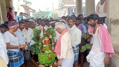 ಕೊರೋನಮ್ಮ ನಮ್ಮ ಊರಿಗೆ ಬರಬೇಡಮ್ಮ: ಗ್ರಾಮಸ್ಥರಿಂದ ವಿಶಿಷ್ಟ ಆಚರಣೆ