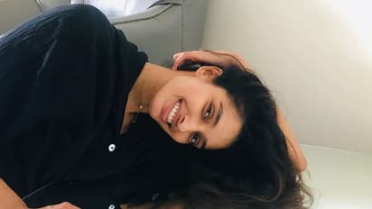 தாராள கவர்ச்சியில் டையான எரப்பா கொடுத்த கலர் ஃபுல் ஸ்டில்ஸ்..!