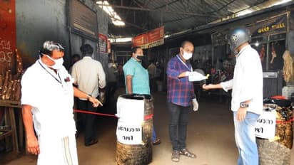 കര്ശന സുരക്ഷയോടെ ബത്തേരിയിലെ മാംസവില്പ്പന കേന്ദ്രങ്ങള് തുറന്നു; ഉപഭോക്താക്കള്ക്ക് ടോക്കണ് നല്കും