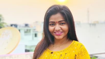 முன்னழகை காட்டி ரசிகர்களை அசராமல் கவரும் ஷாலு ஷம்மு... ஹாட் போட்டோ கேலரி !!