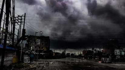 'আমফান হয়ে উঠতেই পারে', এবার ঘূর্ণিঝড় যশ-কে নিয়ে চূড়ান্ত সতর্কবার্তা দিল IMD