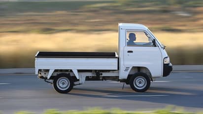 റിവേഴ്‍സ് പാര്‍ക്കിംഗ് അസിസ്റ്റുമായി പുത്തന്‍ സൂപ്പര്‍ ക്യാരി