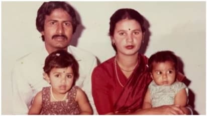 அம்மா மடியில் ஜம்முனு அமர்ந்திருக்கும் இந்த குழந்தை இப்போ முன்னணி நடிகர்! யார் தெரியுமா?