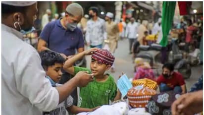 ചെറിയ പെരുന്നാൾ നാളെ; ആഘോഷപ്പൊലിമകളില്ലാതെ വരവേൽക്കാനൊരുങ്ങി വിശ്വാസികൾ