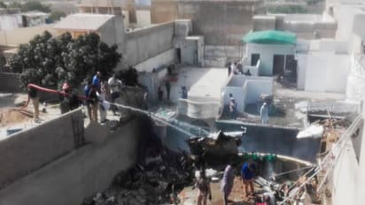 പാക് വിമാനാപകടം : രക്ഷപ്പെട്ടത് രണ്ട് പേര്, 97 മരണം ; കാണാം ആ ദുരന്തദൃശ്യങ്ങള്