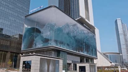 Watch: World’s biggest virtual wave over people's heads wows netizens amid coronavirus pandemic