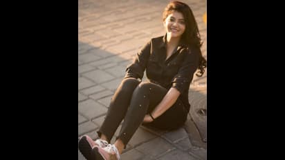 அடிக்கும் வெயிலில் வேற லெவல் ஒர்கவுட் செய்து வரும் கியூட் அதுல்யா ரவி!