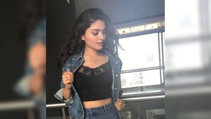 மாடர்ன் மாடனாய் ஹேர் ஸ்டைலில் கலக்கும் வைஷாலி சாண்டில்யா புகைப்படங்கள் உள்ளே!