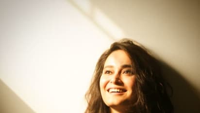 குட்டி உடை போட்டு இளைஞர்களை ஈர்க்கும் ஸ்வாதி செம்பவால்!