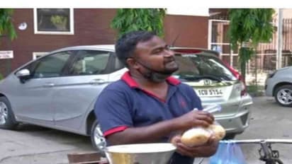 கொரோனா வறுமை.. படவாய்ப்பு இல்லாததால்..!வண்டி தள்ளி பழம் வியாபரம் பார்க்கும் சினிமா நடிகர்..!