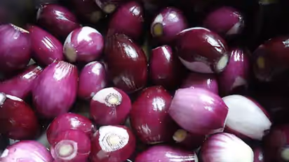 ವಿನೆಗರ್‌ನಲ್ಲಿ ಹಾಕಿದ ಈರುಳ್ಳಿ ಹೆಚ್ಚಿಸುತ್ತೆ ವೀರ್ಯ, ಕೂದಲಿಗೂ ಮದ್ದು