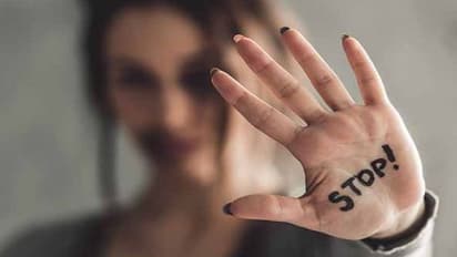 മാനസിക വെല്ലുവിളി നേരിടുന്ന പെണ്കുട്ടിയെ സഹോദരനും സുഹൃത്തുക്കളും ബലാത്സംഗം ചെയ്തു കൊന്നു