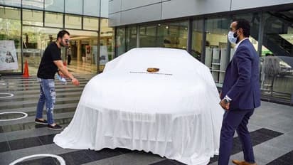 രണ്ടുകോടിയുടെ വാഹനം കോലിയുടെ സഹോദരന് നല്‍കി വീണ്ടും കടതുറന്ന് ഒരു വണ്ടിക്കമ്പനി!