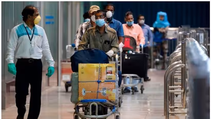 വരാനിരിക്കുന്നത് പ്രവാസികളുടെ കൂട്ട പലായനം; സൗദിയില് 17 ലക്ഷവും യുഎഇയില് 9 ലക്ഷം പേര്ക്കും ജോലി നഷ്ടമാകും