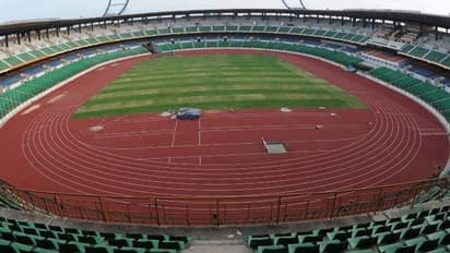 எகிறும் பாதிப்பால் திணறும் சென்னை... 600 படுக்கைகள் கொண்ட கொரோனா வார்டாக மாறும் நேரு உள்விளையாட்டு அரங்கம்..!