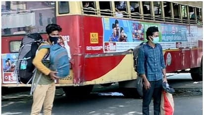 പാതി വഴിയില് എത്തിയപ്പോൾ വാഹനമില്ല; ബെംഗ്ലൂരുവിൽ നിന്നെത്തിയവര് മലപ്പുറത്ത് കുടങ്ങിയത് മൂന്ന് മണിക്കൂര്