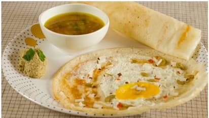 ബ്രേക്ക്ഫാസ്റ്റിന് സ്പെഷ്യൽ 'മുട്ട ദോശ' ഉണ്ടാക്കിയാലോ....