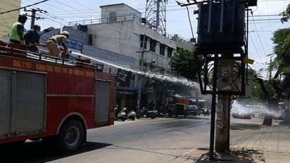 ಕೊರೋನಾ ಕಾಟ: ಬೇಲೂರಿನ ಎಲ್ಲ ವಾರ್ಡ್ಗೂ ಸ್ಯಾನಿಟೈಸರ್ ಸಿಂಪಡಣೆ