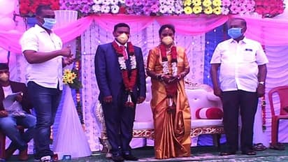 ಲಾಕ್‌ಡೌನ್‌: ಮಾಸ್ಕ್‌ ಧರಿಸಿಯೇ ಸಿಂಪಲ್‌ ಮದುವೆ..!
