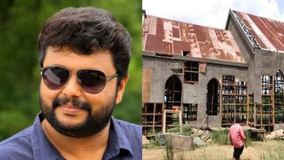 ഇത്തരം തീവ്രവാദികൾ നാടിന്റെ ശാപം; മിന്നൽ മുരളിക്കൊപ്പം:സംവിധായകന് എംഎ നിഷാദ്