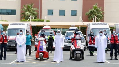 കൊവിഡ് പോരാളികള്‍ക്ക് നേരിട്ടെത്തി പെരുന്നാള്‍ ആശംസകള്‍ നേര്‍ന്ന് ശൈഖ് ഹംദാന്‍, ചിത്രങ്ങള്‍ കാണാം