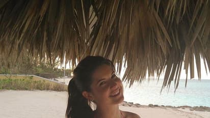 बिकिनी फोटोज से कहर ढा रही है अमांडा सिर्नी