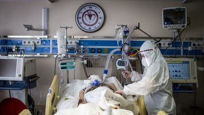 করোনা লড়াই আরও সহজ করল ভারতীয় বংশোদ্ভূত মার্কিন দম্পতি, সস্তায় ভেন্টিলেটর তৈরি করে