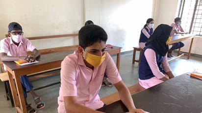 ജൂണ് ഒന്നിന് സ്കൂള് തുറക്കില്ല; ഓണ്ലൈന് ക്ലാസും എസ്എസ്എല്സി മൂല്യനിര്ണ്ണയവും തുടങ്ങും