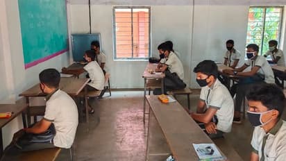 'ಮಕ್ಕಳ ಜೀವಕ್ಕಿಂತ ಪರೀಕ್ಷೆಯೇ ಮುಖ್ಯವಾಯ್ತಾ? SSLC ಎಕ್ಸಾಮ್‌ ರದ್ದು ಪಡಿಸಿ'