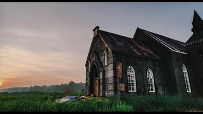 'മിന്നൽ മുരളി' സിനിമയുടെ ക്രിസ്ത്യന് ദേവാലയത്തിന്റെ സെറ്റ് പൊളിച്ച് മാറ്റി