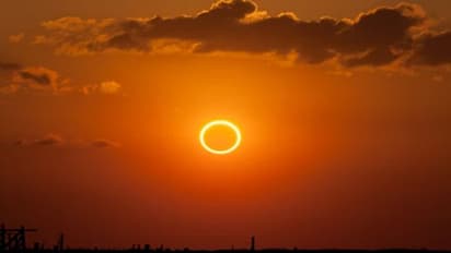 বুদ্ধ পূর্ণিমায় চন্দ্রগ্রহণ কেন এতটা গুরুত্বপূর্ণ, কখন-কোথায় দেখা যাবে লাল টকটকে 'SuperMoon'