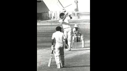 ആറു പന്തിൽ ആറു സിക്സർ പായിച്ച  രവിശാസ്ത്രിയുടെ പ്രകടനം; 58-ാം  പിറന്നാളിൽ കാണാം ആ തകർപ്പൻ അടിയുടെ ചിത്രങ്ങൾ